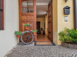 Belvilla by OYO Charming Apartment in Brez With TV