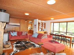 Shangri-La On Surf Parade - Free Wifi!