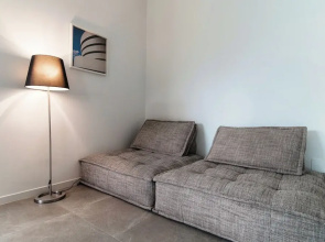 Stylish 2-Bedroom Apartment by Lake Como