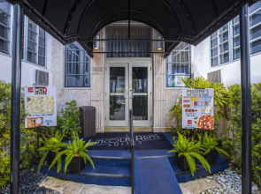 Lincoln Arms Suites