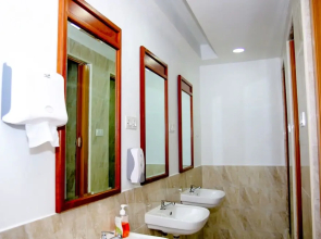 UZ Airport Capsule Hotel