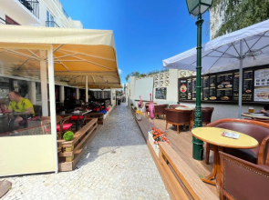 Orange Tree - Stylish 2 Bedroom Apartment in Old Village