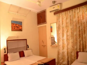Laxmi Niwas Guest House