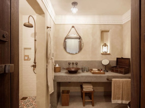 Отель Al Seef Heritage Hotel Dubai, Curio Collection by Hilton