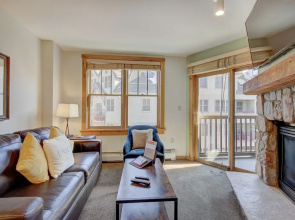 Buffalo Lodge~1br Condo~8388 ~walk To Slopes ~kids Ski Free 1 Bedroom Condo by RedAwning