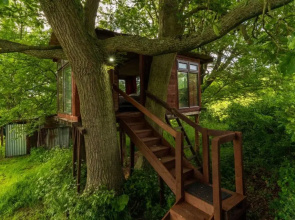 Heated Tree House in Secluded Acre Field