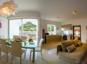 The Hillock North B9