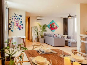 Centrally located gem - sunset views/rooftop pool 2BR/2Bath