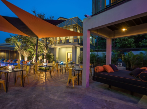 White Rabbit Hostel - Adults Only