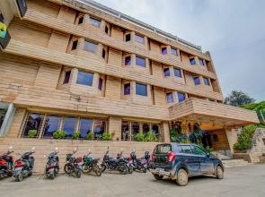 Capital O 1399 Hotel Yuvraj Palace