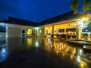 Private 3 Bedroom Pool Villa PP10