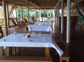 Tres Chimbadas Lake Lodge