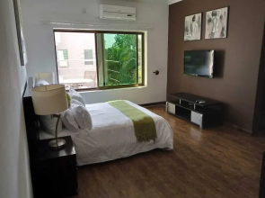 Executive Fully Furnished Apartment Close to Amenities
