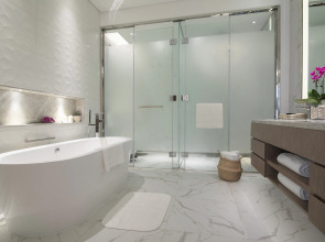 Al Jaddaf Rotana Suite Hotel