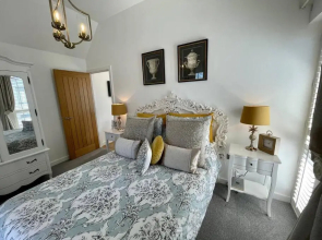 Salt Yard Cottage No 1