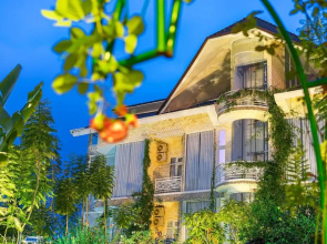 La Fleur 2 Luxury Garden Hotel
