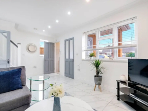 3 Bedroom House with Parking in Windsor