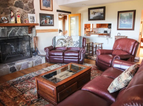 Hold Your Horses 3 Bedroom Home