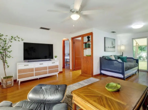 Mount Dora Home: Private Pool, Spa & Tropical Bar!