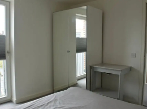 Modern 2 Bedroom Apartment With Parking