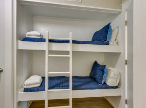 Top-floor Condo w/ Ocean Views in Hilton Head!