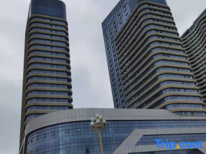 First sight intelligent film and television apartment (Linyi University Town Golf manor store)