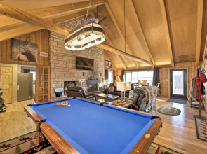 Centennial Cabin w/ Hot Tub, Sauna & Pool Table!