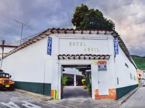 Hotel Abril