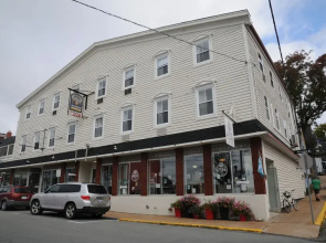Smugglers Cove Inn