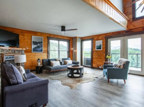 Falcons Lodge - Mtn View Hot Tub and Pool Table