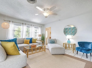 4 Mi to Jensen Beach Park: Family Home w/ Pool!