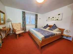 Haus Steiner Modern Retreat