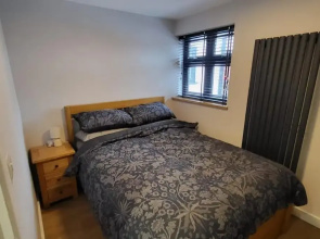 Town Centre Modern 1 Bed Self-contained Apartment