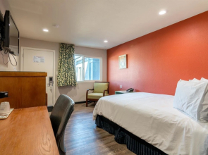 Azul Inn & Suites