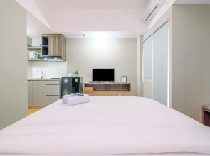 Comfortable Pool View Studio Room at LRT City Jatibening Apartment