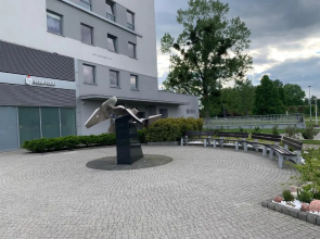 Bently Apartments - Marine Aviator