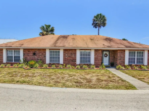 Walk to Beach, Spacious House, Huge Outside Patio