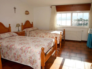 House With 3 Bedrooms in Camposancos, With Wonderful sea View, Enclose