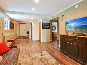 Lakeview Tree House