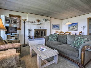 Oceanfront Escape w/ Pacific Views: Surf & Explore