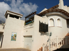 Villa AH-057
