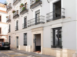 ELEVEN Apartments Real de la Carretería, by Homing U