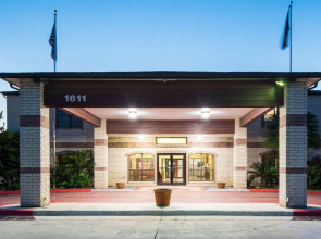 Quality Inn University near Downtown