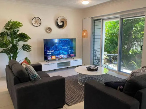 TOWNHOUSE 5 min walk to BEACH, SHOPS & STRAND