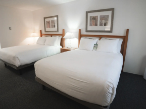 Robin Hood Inn & Suites