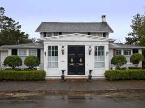 Pacific Way Villa 4 Br home by RedAwning