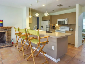 Pet-friendly Sarasota Home: 2 Mi to Bayfront Park!