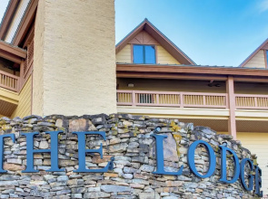 Lakefront Condo 3 Mi to Historic Guntersville!