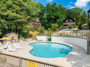 Er1 - Smoky Mountain Escape Great Location - Close To Town! 3 Bedroom Cabin by RedAwning