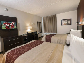 Red Roof Inn PLUS+ Long Island - Garden City